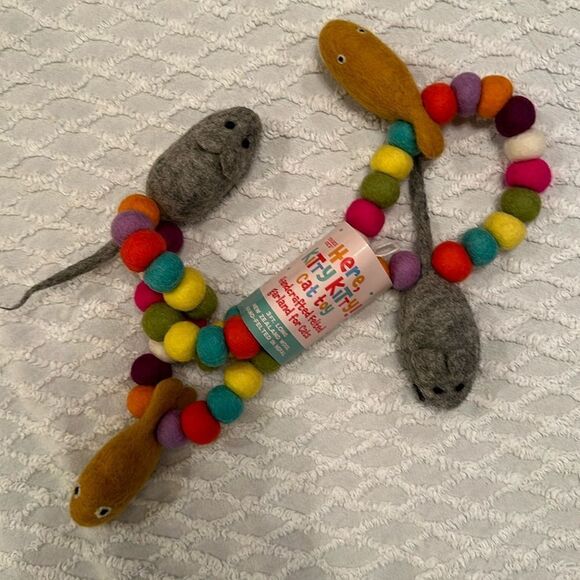 Trader Joe’s Here Kitty Kitty Cat Toy Felt Garland Mice Fish Handcrafted - Picture 1 of 6